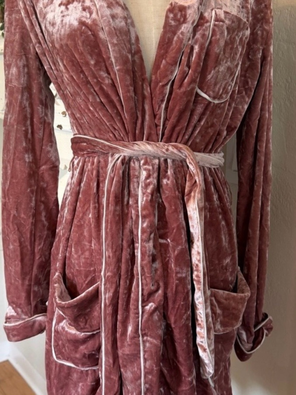 Forever 21 Dusty Rose Crushed Velvet Robe Ivory Piping w matching flared bottoms